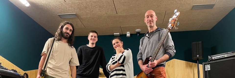 Moving Bay, Groupe de Musique Rock en représentation à Vendée - photo de couverture