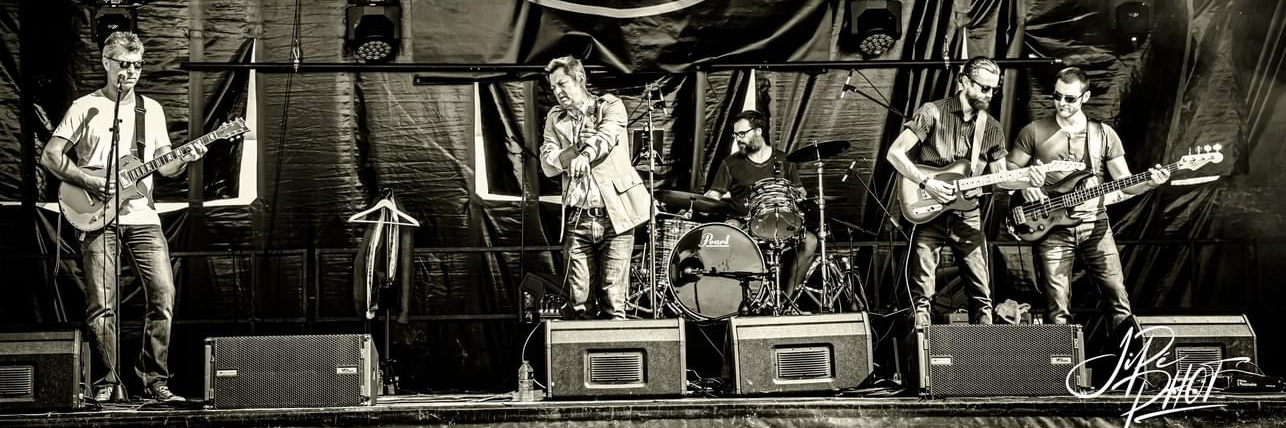 L'InHumaine, Chanteur Rock Progressif en représentation à Somme - photo de couverture