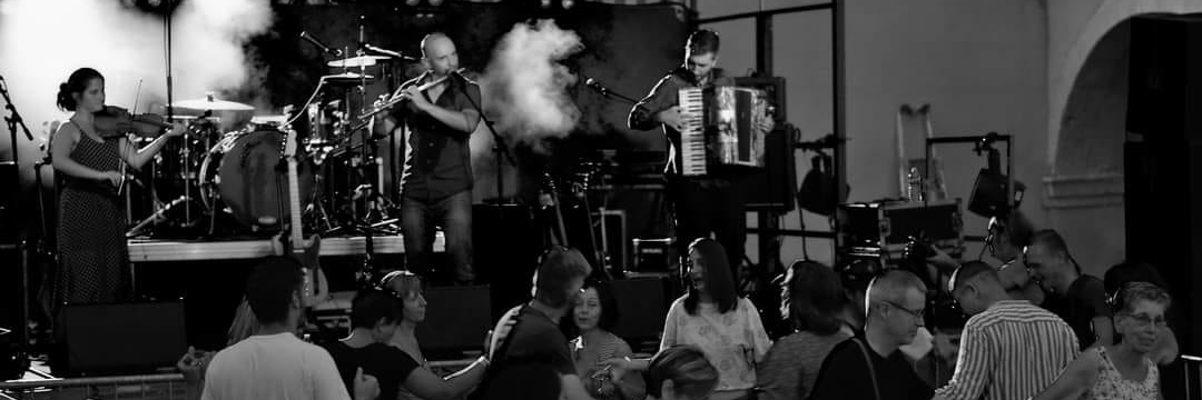 PARIS-BREST, Groupe de Musique Musiques du Monde en représentation à Ardèche - photo de couverture