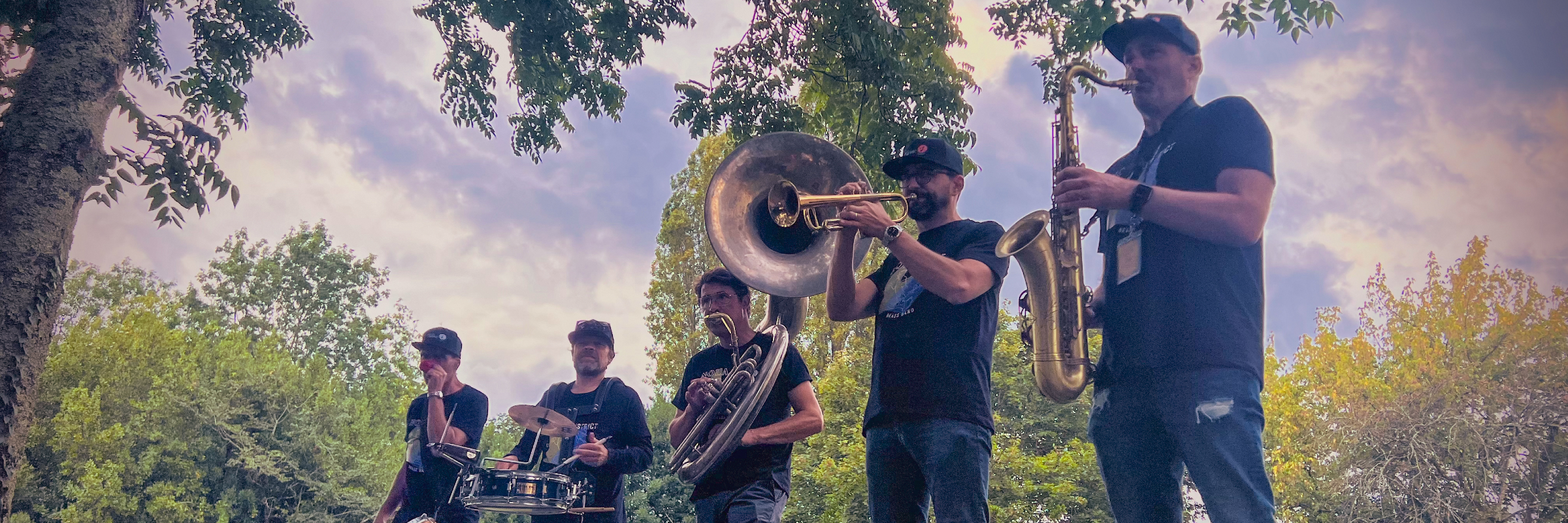 Nola District brass band, Groupe de Musique Jazz en représentation à Gironde - photo de couverture n° 2