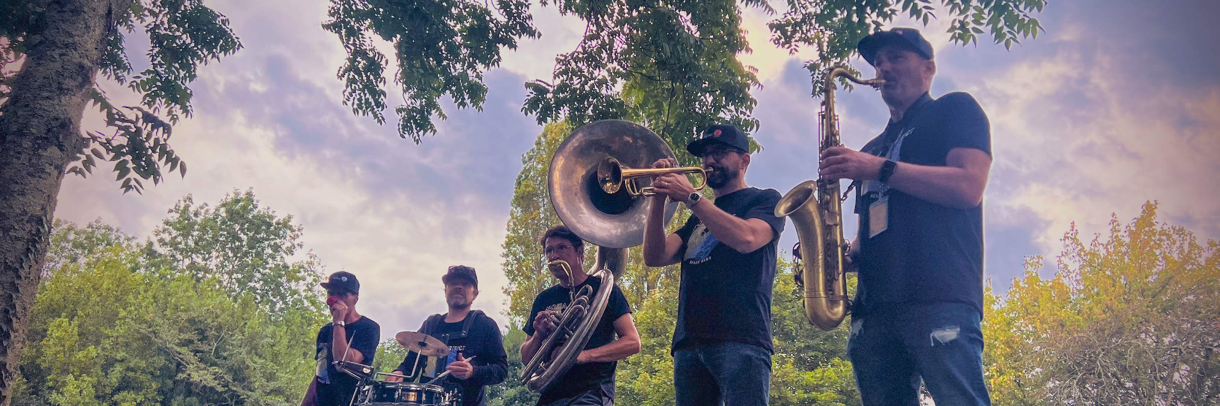 Nola District brass band, Groupe de Musique Jazz en représentation à Gironde - photo de couverture n° 3