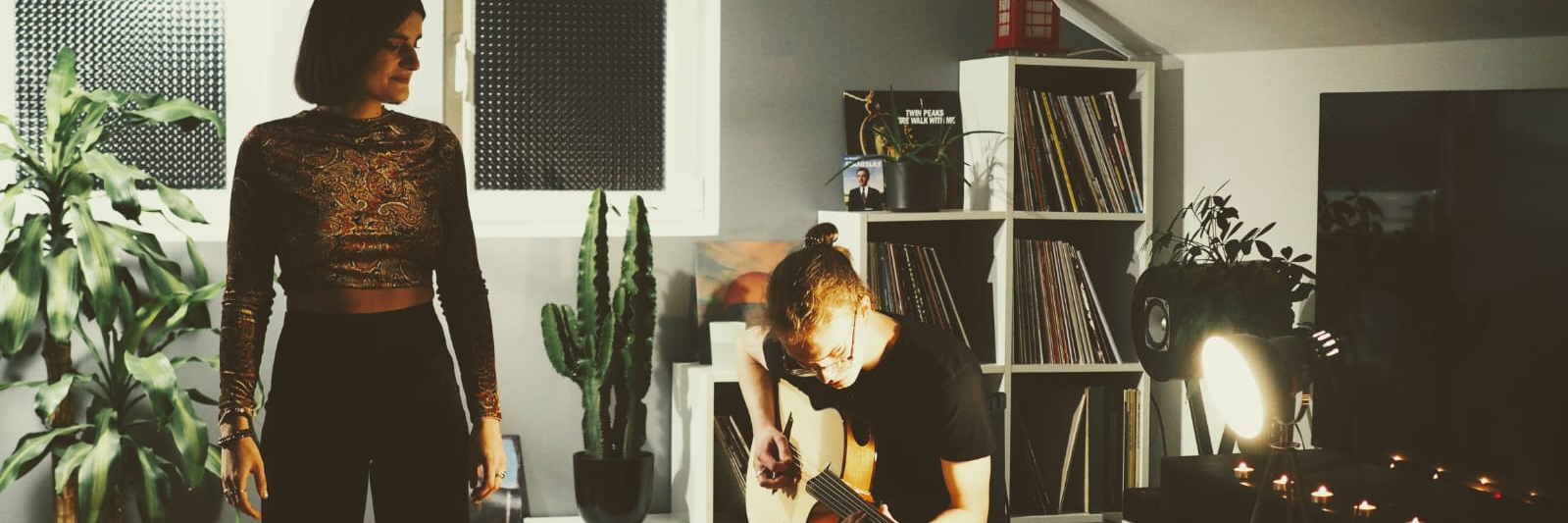 Simone, Chanteur Chanteur en représentation à Nord - photo de couverture