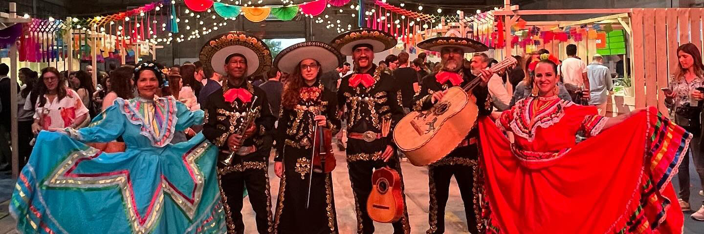 Coco el Charro, Chanteur Chanteur en représentation à Rhône - photo de couverture n° 1