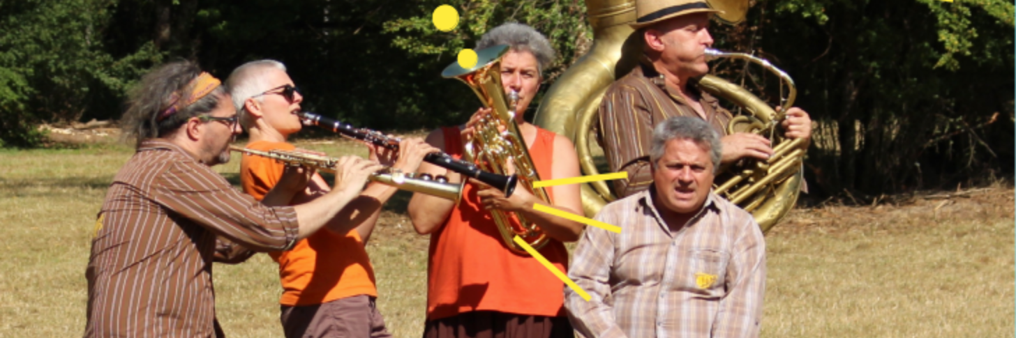 MAYA L'OREILLE, Fanfare Fanfare en représentation à Rhône - photo de couverture