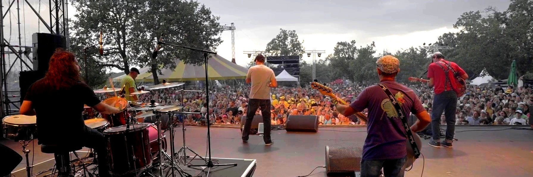 Bérets des Villes, Chanteur Chanteur en représentation à Ardèche - photo de couverture n° 1