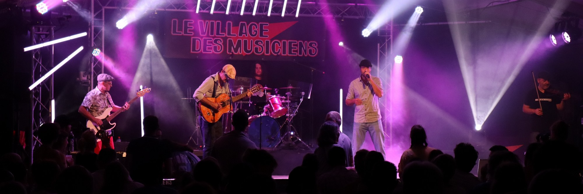 Bérets des Villes, Chanteur Chanteur en représentation à Ardèche - photo de couverture n° 3