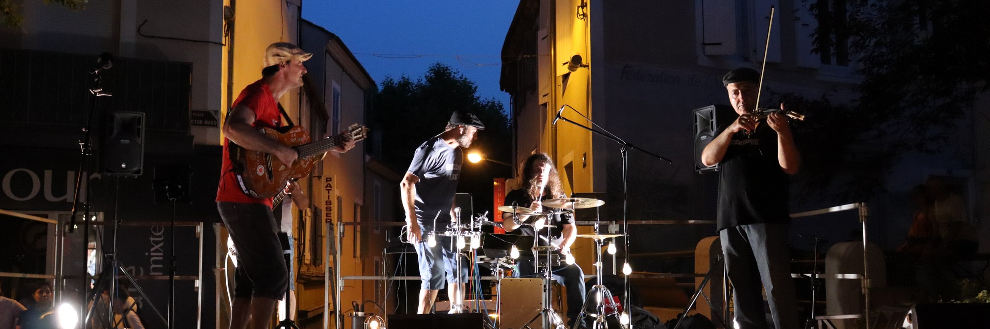 Bérets des Villes, Chanteur Chanteur en représentation à Ardèche - photo de couverture n° 5