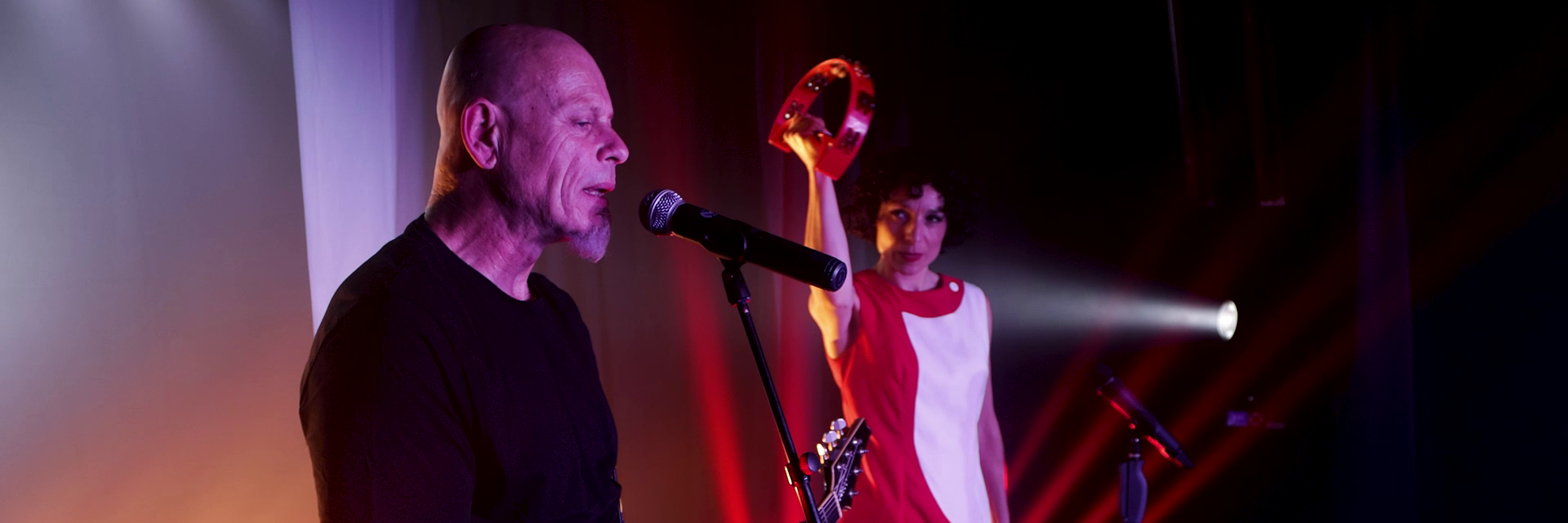 Red FuZZ, Chanteur Chanteur en représentation à Savoie - photo de couverture n° 4