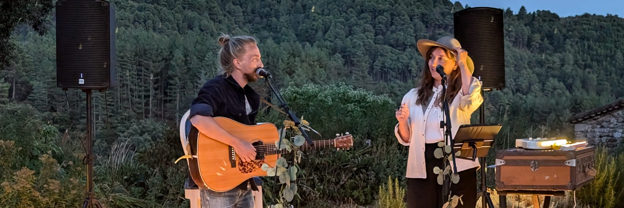 Cosmic Blue, Chanteur Chanteur en représentation à Ardèche - photo de couverture n° 2