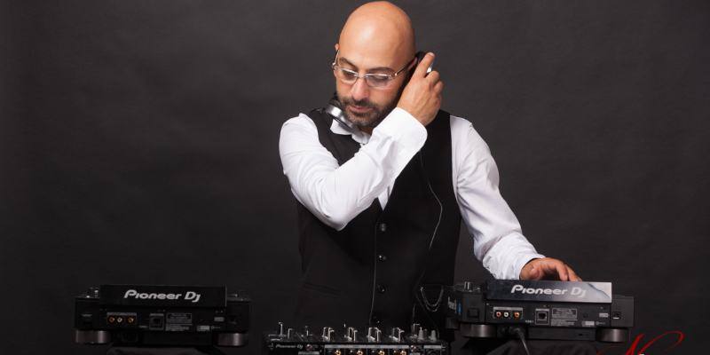 Aren, DJ DJ en représentation - photo de couverture n° 3