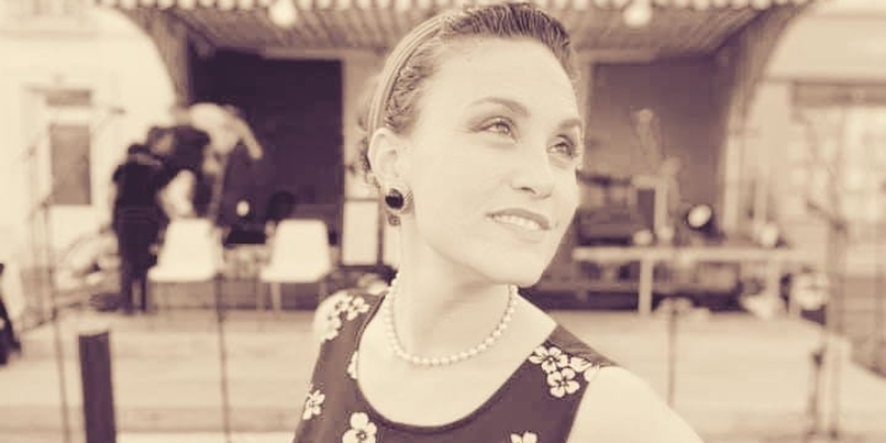 Julie GLORIA, musicien Généraliste en représentation à Paris - photo de couverture n° 2