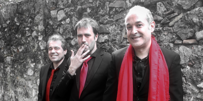 Rojo Carmin, groupe de musique Musiques du monde en représentation à Alpes Maritimes - photo de couverture
