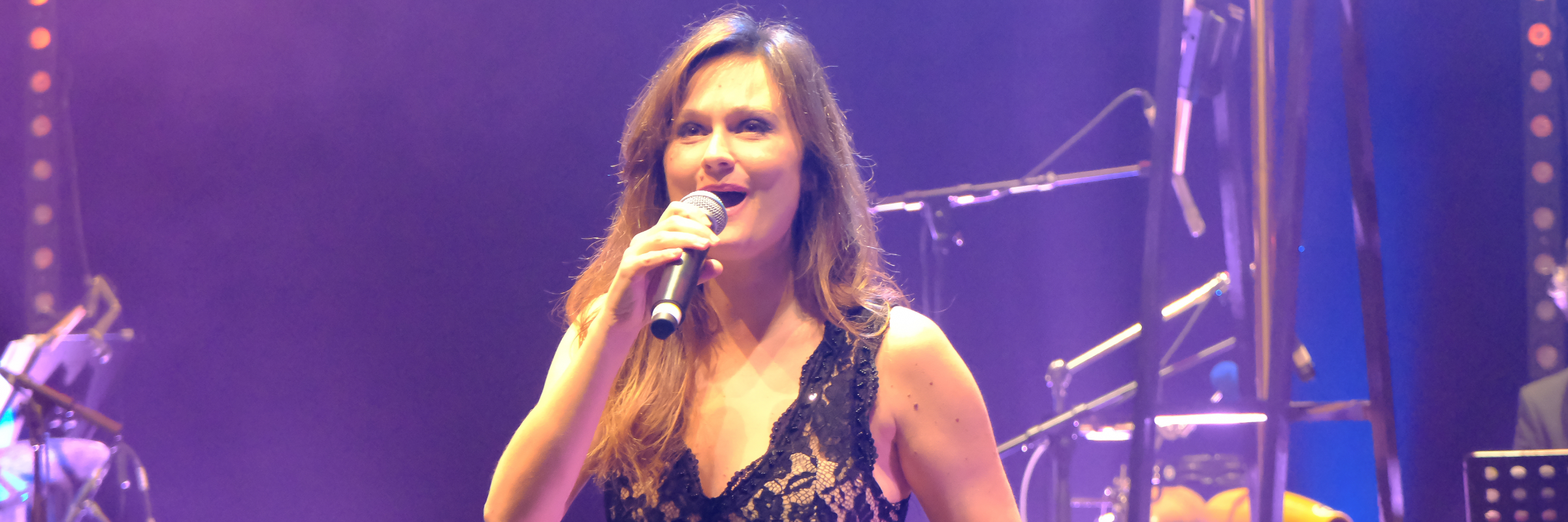 Antonela Lucía , musicien Chanteur en représentation à Var - photo de couverture n° 1