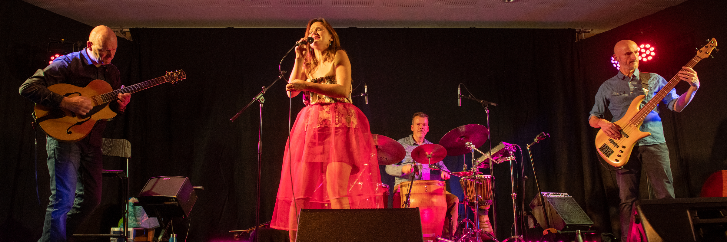 Antonela Lucía , musicien Chanteur en représentation à Alpes Maritimes - photo de couverture n° 5