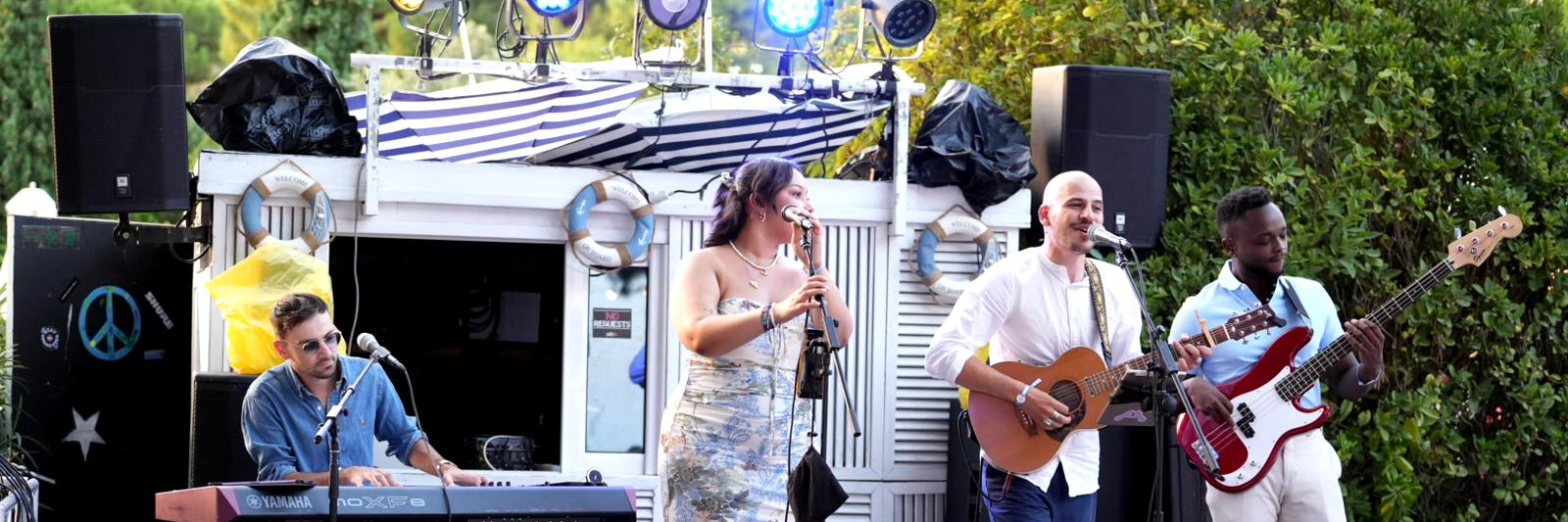 Sarah & Friends , musicien Acoustique en représentation à Hauts de Seine - photo de couverture