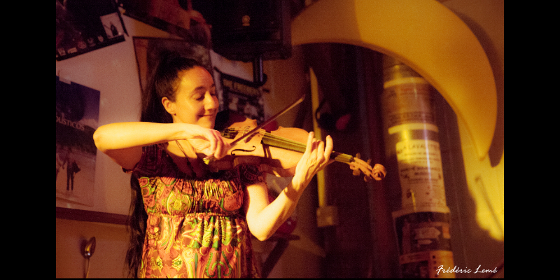 Rosaline Deslauriers, musicien Musique Traditionnelle en représentation à Hauts de Seine - photo de couverture n° 2
