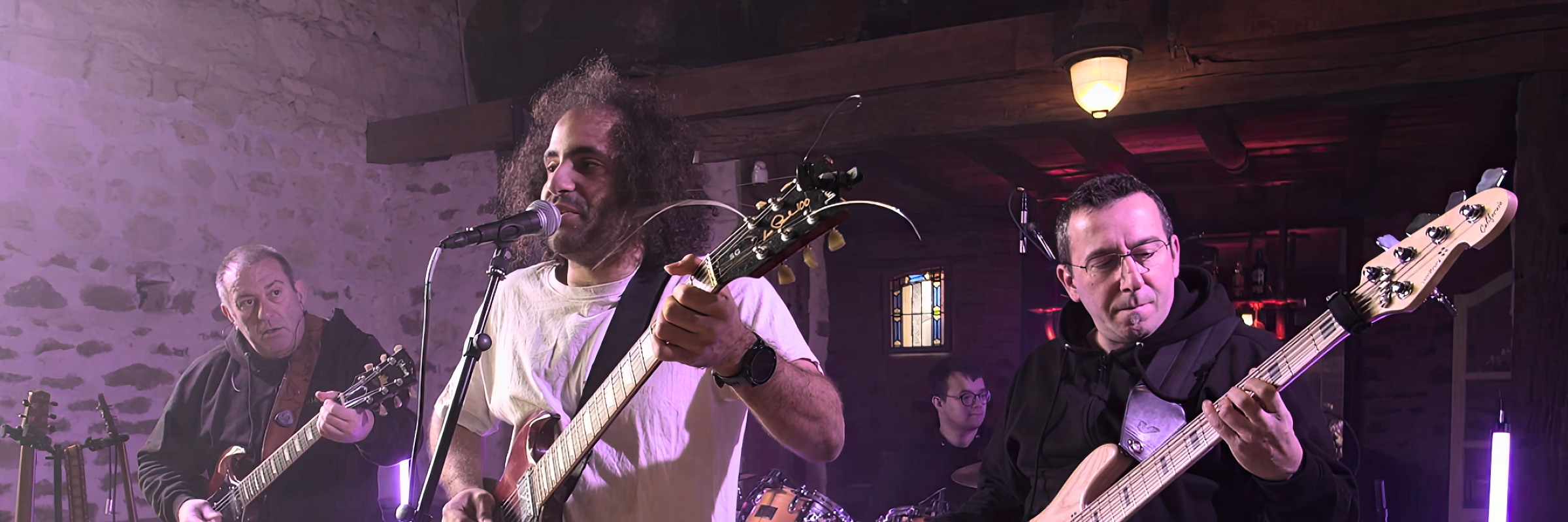 Mathildika, Chanteur Rock en représentation à Vienne - photo de couverture