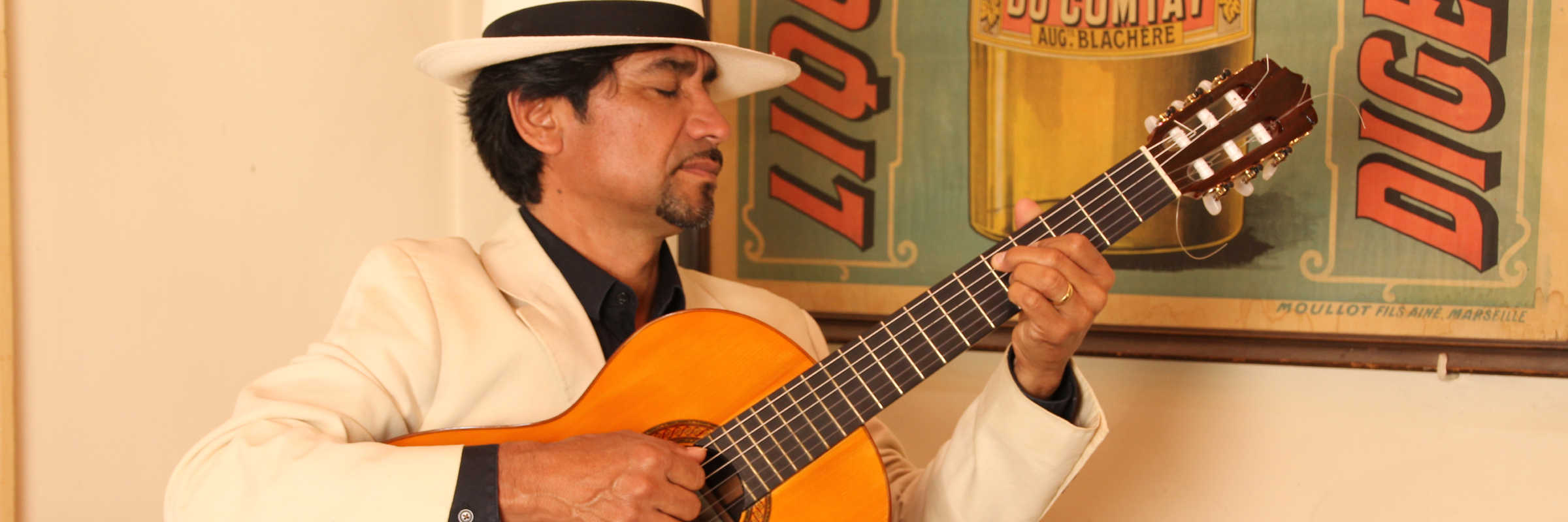 Joselo Gonzalez, musicien Latino en représentation à Vaucluse - photo de couverture