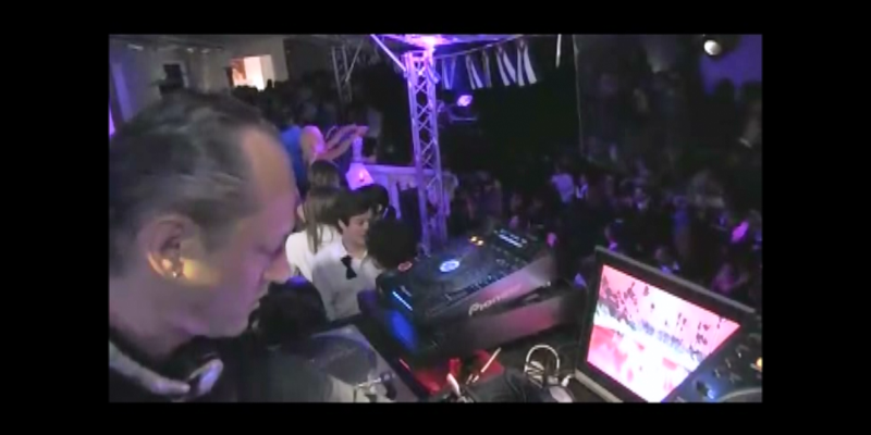 Dan Adrien, DJ DJ en représentation - photo de couverture n° 1