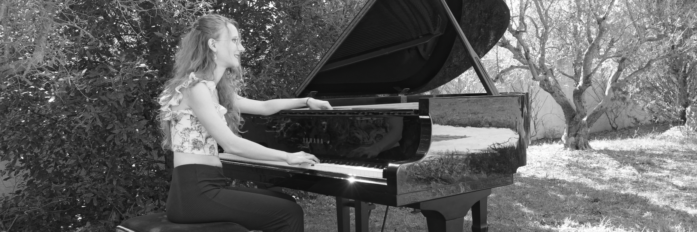 Flora Hol, Chanteur Chanteur en représentation à Bouches du Rhône - photo de couverture n° 3