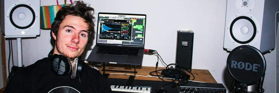 Aron Cluster, DJ DJ en représentation à Nord - photo de couverture n° 2