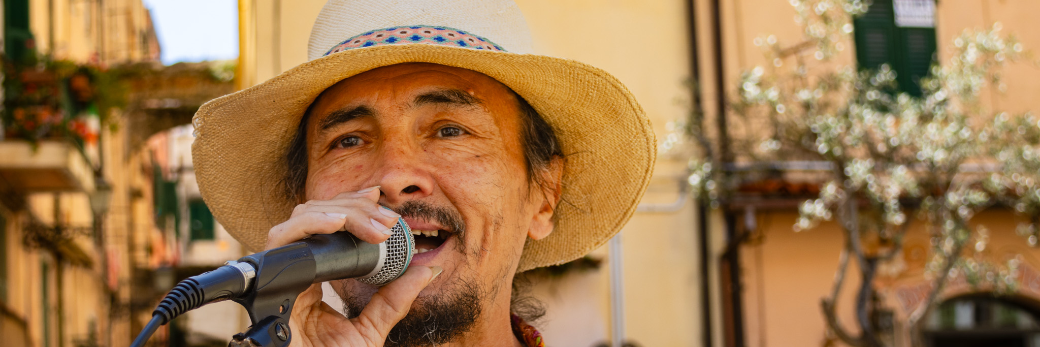 Eduardo Gil, musicien Latino en représentation à Alpes Maritimes - photo de couverture n° 1