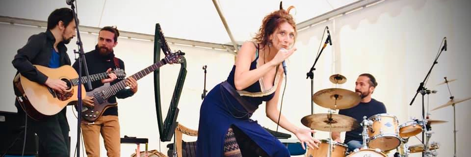 Alicia Du Coustel, groupe de musique Chanteur en représentation à Ille et Vilaine - photo de couverture