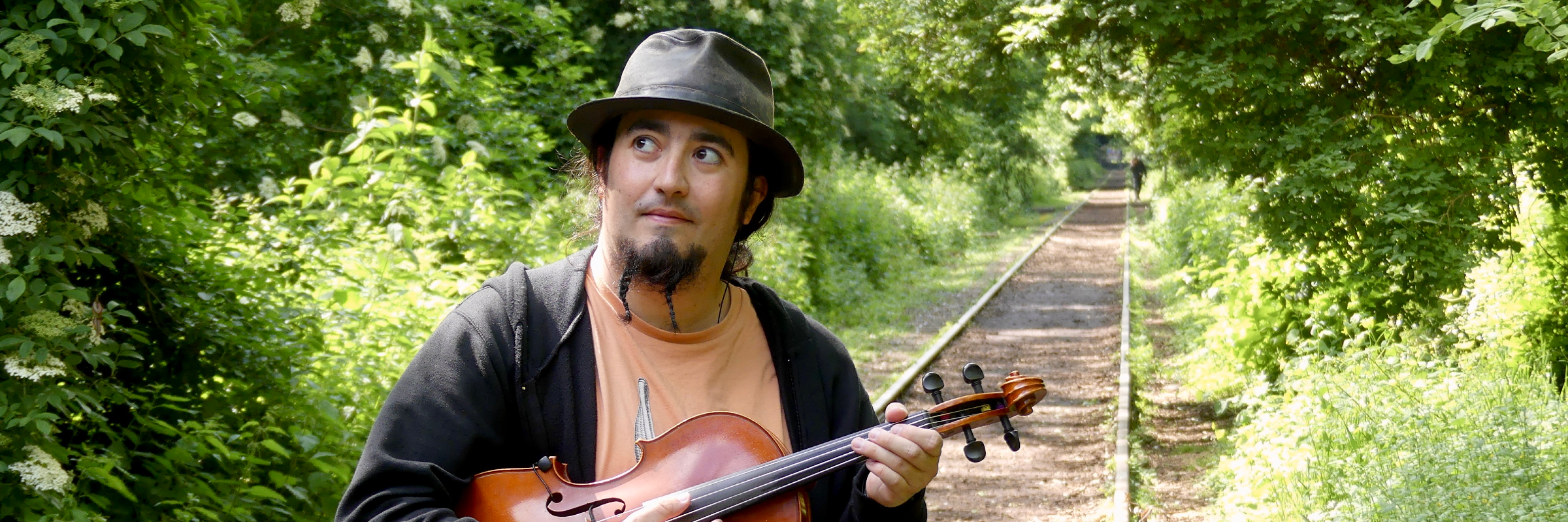 Mikel P., musicien Folk en représentation à Paris - photo de couverture n° 1