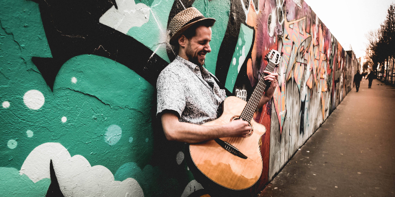 Niko Vueltas, musicien Latino en représentation à Essonne - photo de couverture n° 2