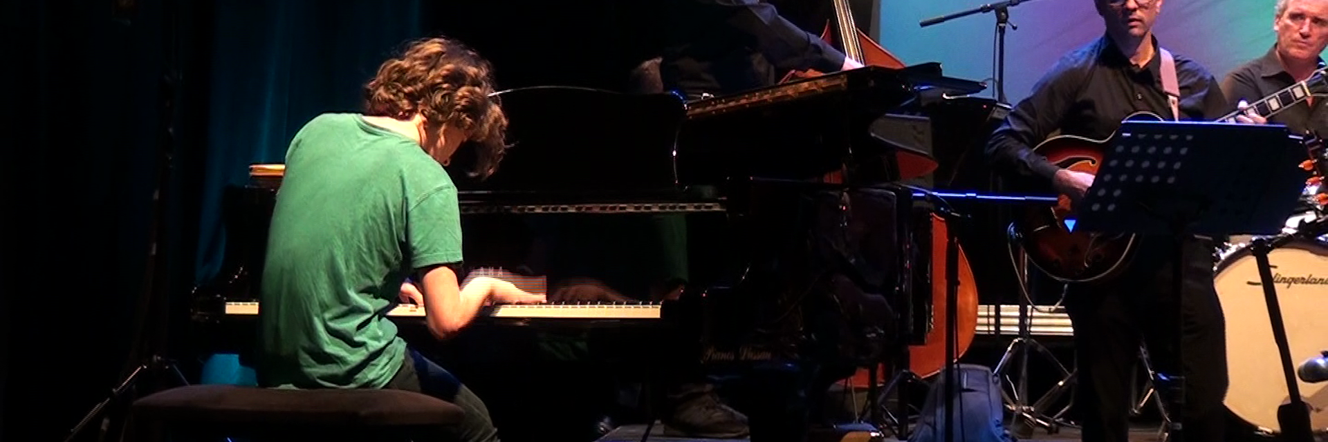 Hugo Doppler, musicien Pianiste en représentation à Paris - photo de couverture