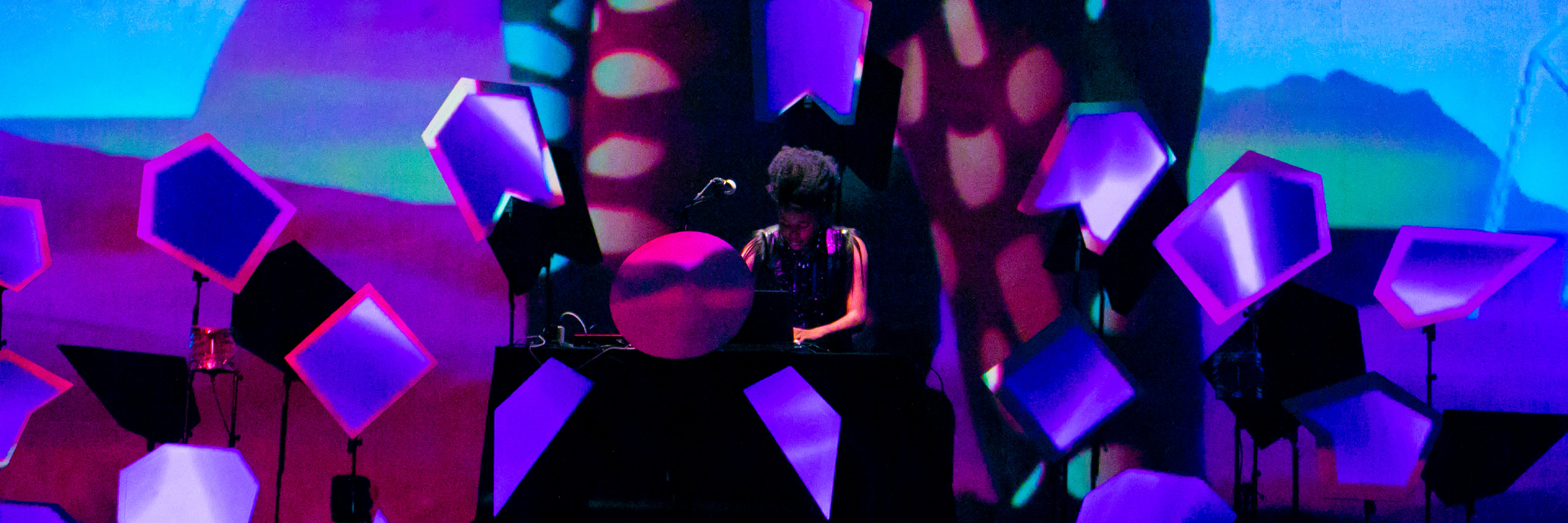Alissasilla, DJ DJ en représentation à Paris - photo de couverture n° 1
