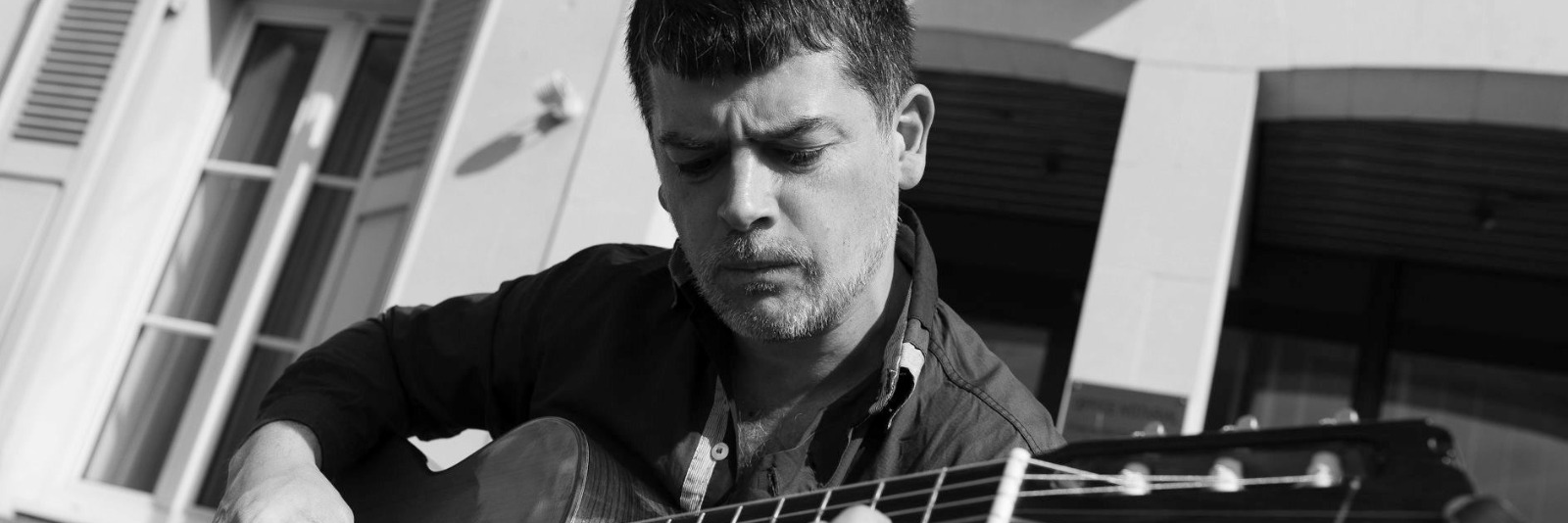 SERGIO RODRIGUEZ, musicien Guitariste en représentation à Yvelines - photo de couverture n° 1