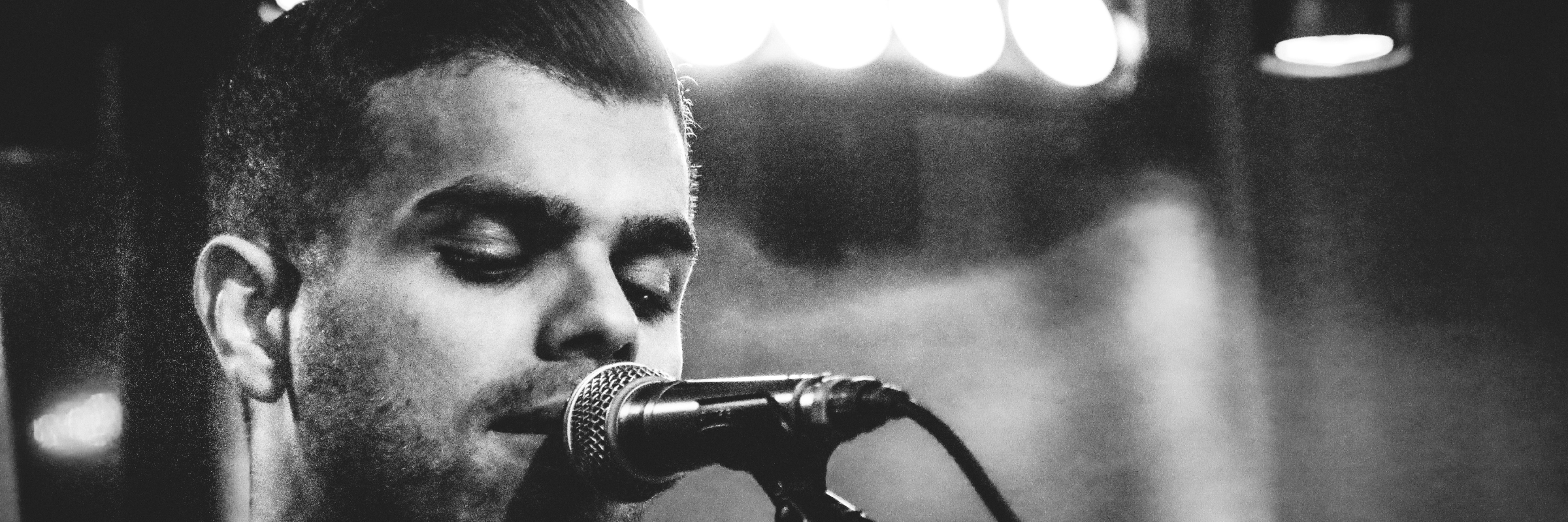 IOWAN, musicien Chanteur en représentation à Bouches du Rhône - photo de couverture