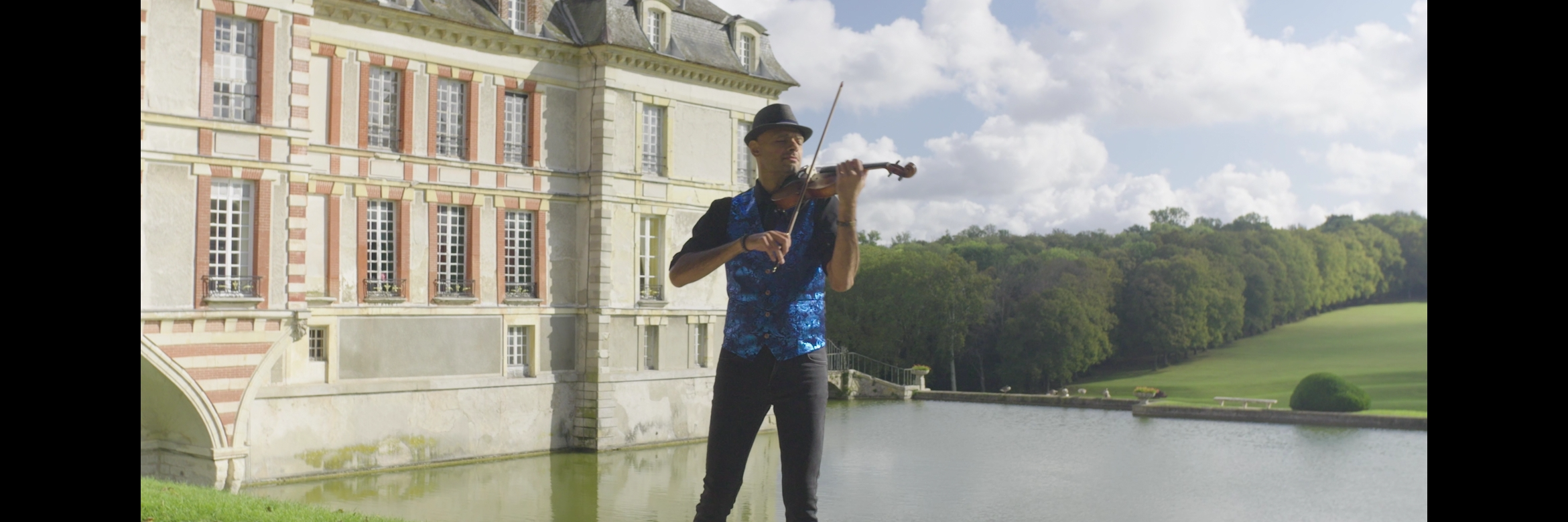 Simon Mayas , musicien Violoniste en représentation à Paris - photo de couverture n° 1