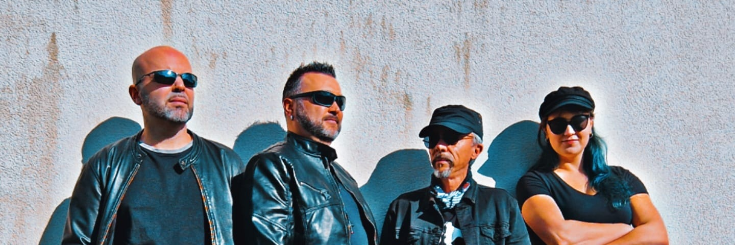 Looking for U2 Tribute, groupe de musique Rock en représentation à Morbihan - photo de couverture
