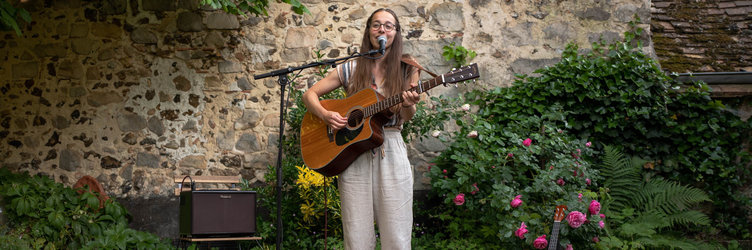 Varzú, musicien Chanteur en représentation à Essonne - photo de couverture n° 3