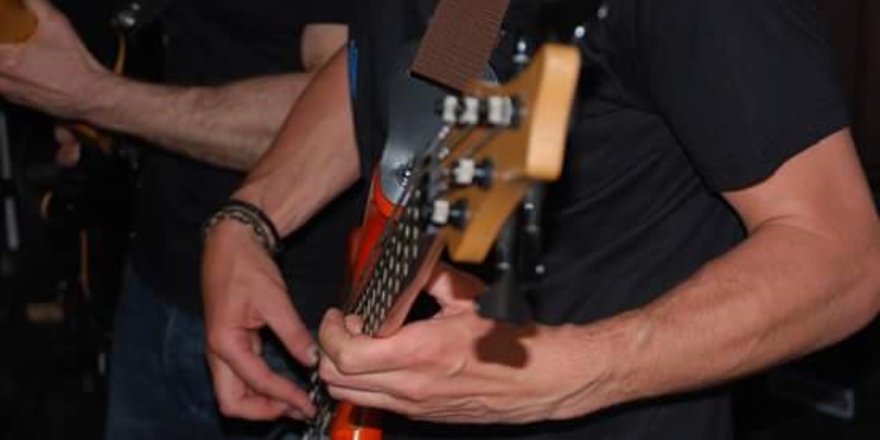 Les P'tites Mains, groupe de musique Rock en représentation - photo de couverture n° 2