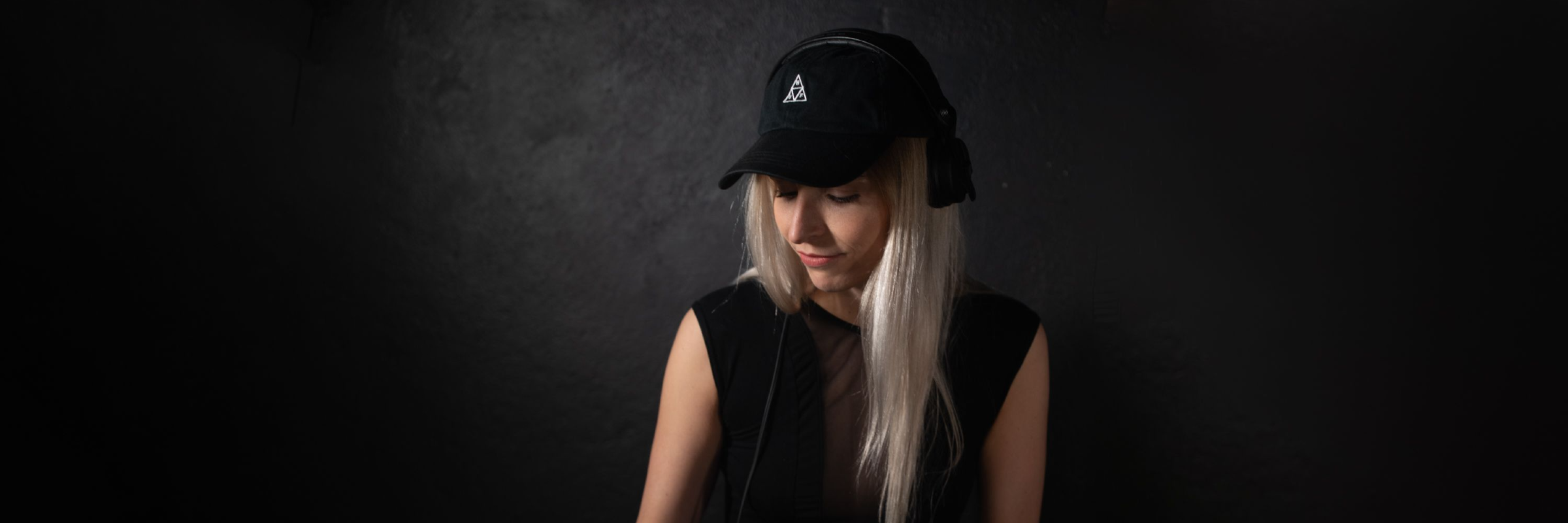 Astrid CHARNIER, DJ DJ en représentation à Paris - photo de couverture n° 1