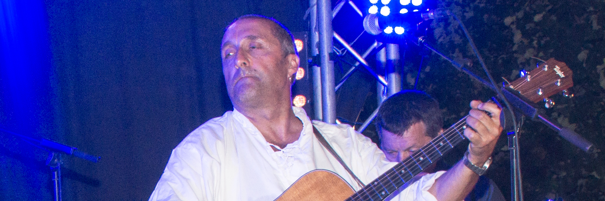 Cosàn Glas, groupe de musique Guitariste en représentation à Seine Maritime - photo de couverture n° 5