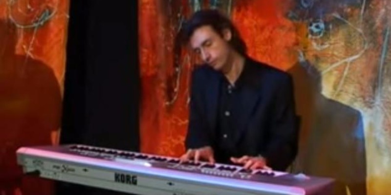 KERG'YAM, musicien Pianiste en représentation - photo de couverture n° 2