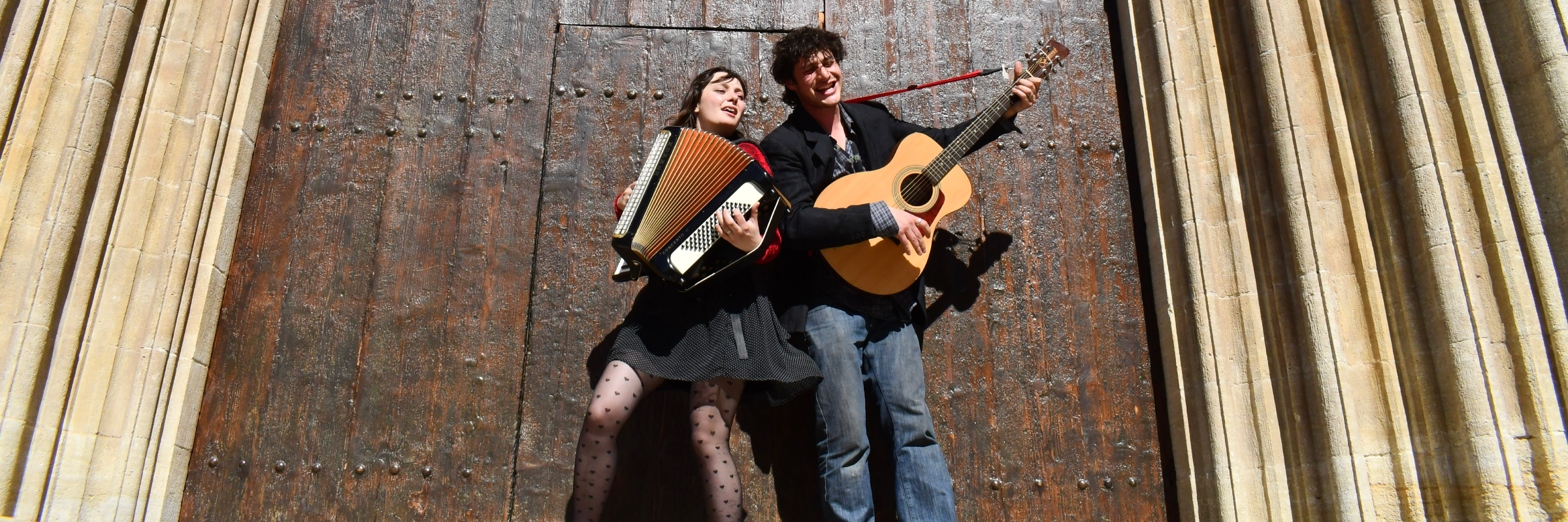 The Larcenists , Chanteur Folk en représentation à Vaucluse - photo de couverture