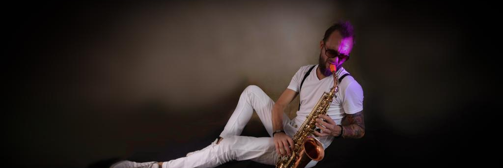 Ju Hu sax, musicien Saxophoniste en représentation à Vaucluse - photo de couverture n° 2