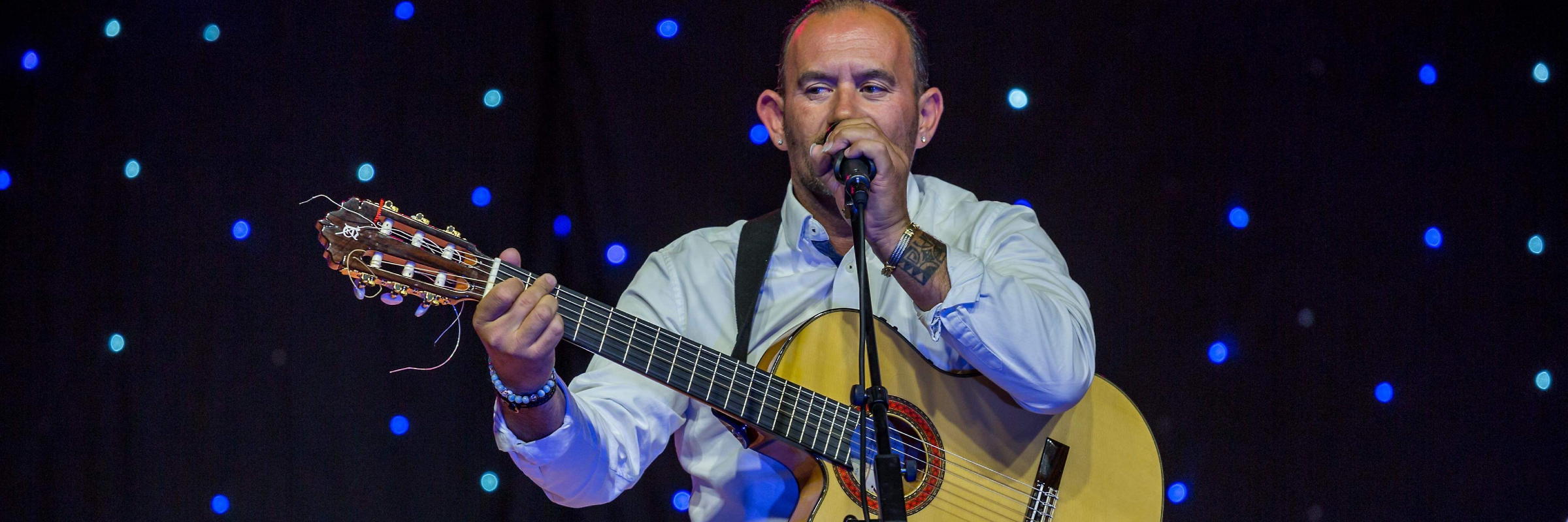 David Gipsy, musicien Gypsy en représentation à Isère - photo de couverture