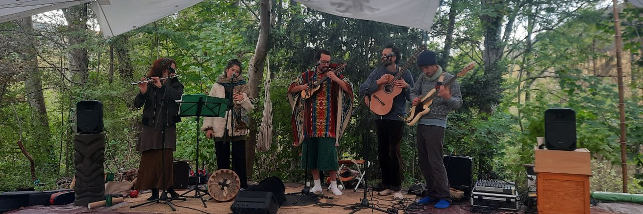 Arunô, groupe de musique Chanteur en représentation à Ariège - photo de couverture n° 3