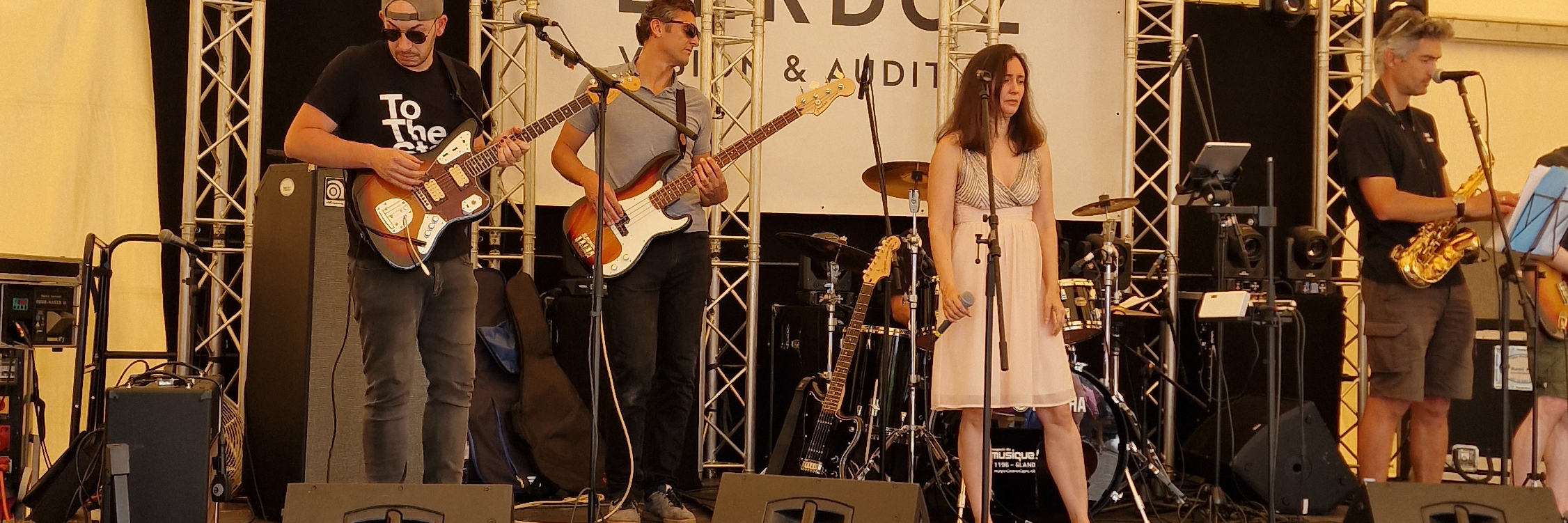 Like Alice, Groupe de Musique Rock en représentation à Canton de Vaud - photo de couverture n° 4