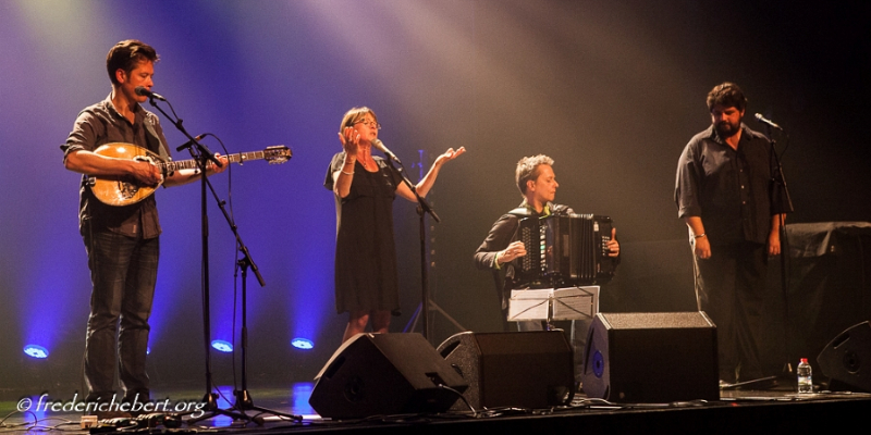 La Bergère / Les Noumènes / Ladrolla, groupe de musique Chanteur en représentation - photo de couverture n° 2