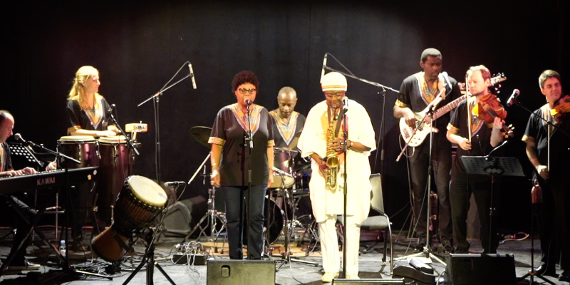 Roger Kom Jazz Afrobeat Band, groupe de musique Jazz en représentation - photo de couverture n° 1