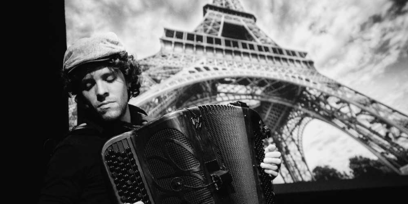 Jérémy Dutheil, musicien Accordéoniste en représentation à Paris - photo de couverture n° 1