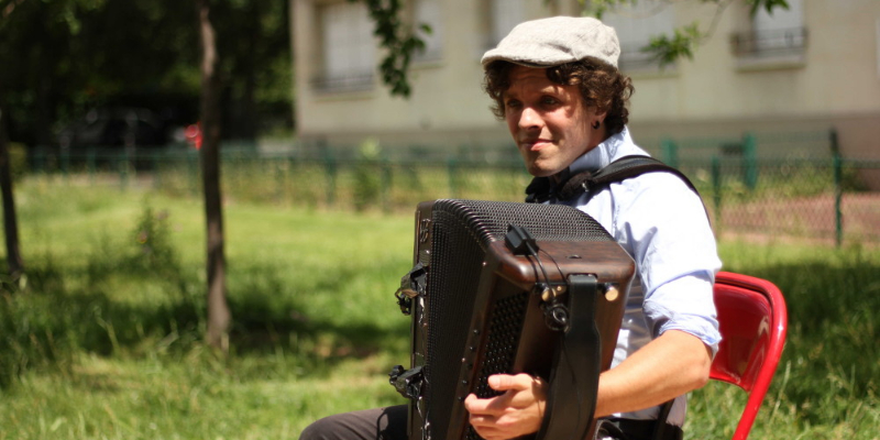 Jérémy Dutheil, musicien Accordéoniste en représentation à Paris - photo de couverture n° 2
