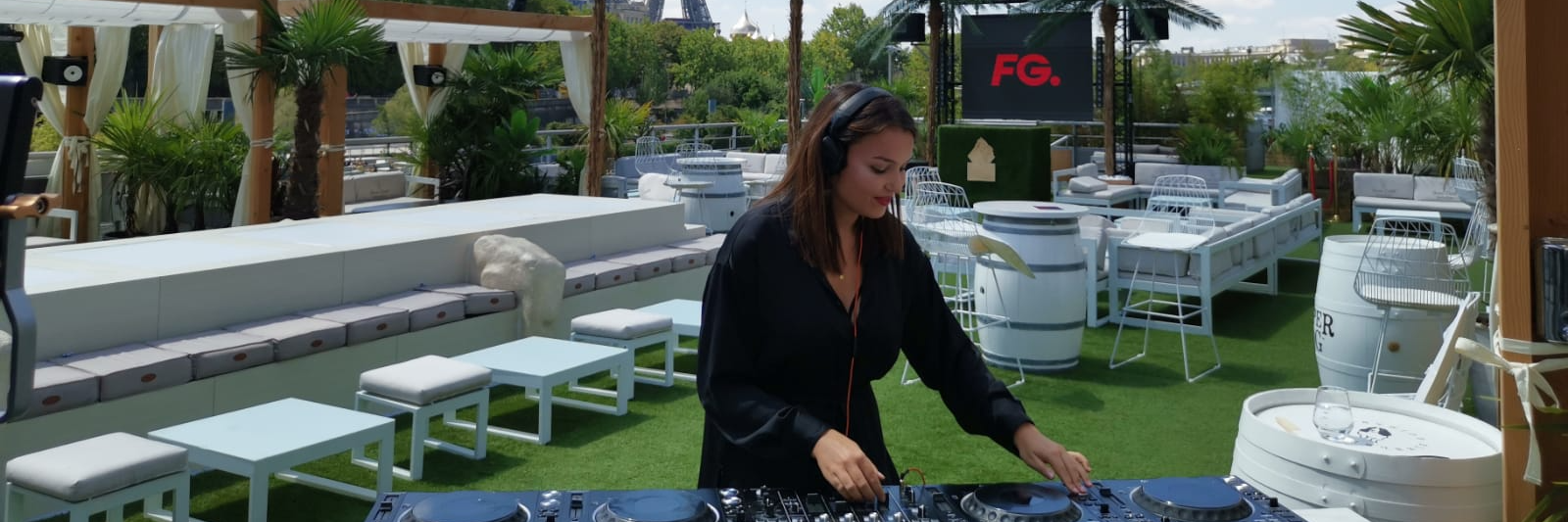 Lenna (FR), DJ DJ en représentation à Paris - photo de couverture